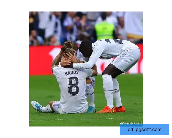 托尼克罗斯伯纳乌告别战泪洒赛场挥手告别球迷留下永恒记忆