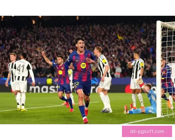 拉菲尼亚精彩任意球破门助力球队夺取关键进球